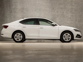 Škoda Octavia Škoda Octavia 1.0 e-TSI Sport Automaat (APPLE CARPLAY, GROOT NAVI, CAMERA, GETINT GLAS, SPORTSTOELEN, STOELVERWARMING, KEYLESS, CRUISE, NIEUWE APK, NIEUWSTAAT) - afbeelding nr 4