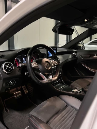 Mercedes-Benz GLA Mercedes GLA-klasse 180 AMG Navi Camera Cruise Climate PDC - afbeelding nr 2