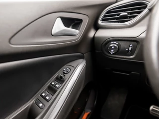 Opel Grandland X Opel Grandland X 1.2 Turbo Business Executive Automaat (APPLE CARPLAY, GROOT NAVI, ADAPTIVE CRUISE, DENON AUDIO, CAMERA, LEDER, SPORTSTOELEN, CLIMATE, LED KOPLAMPEN, TREKHAAK, NIEUWE APK, NIEUWSTAAT) - afbeelding nr 23