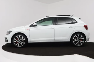 Volkswagen Polo Volkswagen Polo 2.0 TSI GTI (PANORAMADAK, NL-AUTO, NAVIGATIE, ACHTERUITRIJCAMERA, AUTOMAAT, CRUISE ADAPTIEF, PARKEERSENSOREN) - afbeelding nr 2