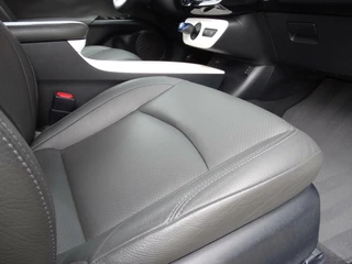 Toyota Prius Toyota Prius 1.8 Executive / Leder / HUD / JBL Dealer ond. - afbeelding nr 15