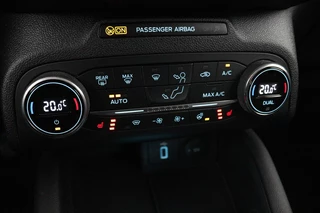 Ford Focus Ford Focus 1.5 EcoBoost Titanium | Stoel & stuurverwarming |  Adaptive cruise | Full LED | Camera | Trekhaak | Carplay | Climate control - afbeelding nr 20