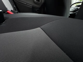 Toyota Yaris Toyota Yaris 1.5 VVT-i Aspiration DEALER ONDERHOUDEN / NL AUTO / CAMERA / NAVIGATIE / BLUETOOTH / VOLLE TANK - afbeelding nr 30