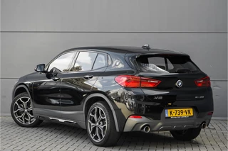 BMW X2 BMW X2 sDrive20i M-Sport High Ex Shadow Navi Trekhaak 19