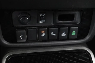 Mitsubishi Outlander Mitsubishi Outlander 2.4 PHEV Intense+ | Schuifdak | Leder | Stoel & stuurverwarming | 360 camera | Navigatie | Carplay | Full LED | Standkachel - afbeelding nr 26