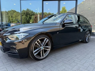 BMW 3 Serie BMW 3 Serie Touring 320i M-Sport,Pano,Leer,NaviPro,Carplay,LED,Stoelverw,Cruise - afbeelding nr 2
