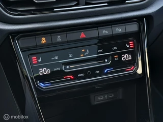 Volkswagen T-Roc Volkswagen T-Roc 2.0 TSI R 4Motion | Pano | Camera| CarPlay - afbeelding nr 29