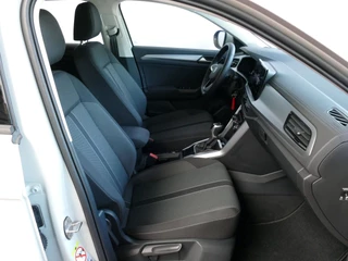 Volkswagen T-Roc Volkswagen T-Roc 1.5 TSI 150PK CARPLAY NAVI STOEL VERW. LED VIR.COCKPIT 03/2024 