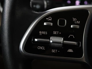 Mercedes-Benz GLC Mercedes-Benz GLC-klasse 200 Business Solution Limited | Panoramadak |  Leder | Stoelverwarming | Adaptive cruise | Trekhaak | Camera | Carplay - afbeelding nr 17