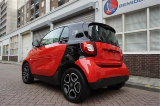 Smart Fortwo Verwarmd stuurwiel | Stoelverwarming |  Stoelverwarming | Cruise control | LED pakket | 15inch sportvelgen | Touchscreen Full Map Navigatie | BlueTooth interface | Mirrorlink/ Android Auto | Achteruitrijcamera | Parkeersensoren - afbeelding nr 6