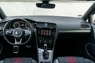 Volkswagen Golf Volkswagen Golf 2.0 TSI GTI TCR Pano Dsg Akrapovic - afbeelding nr 17