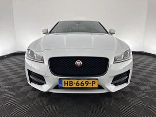Jaguar XF Jaguar XF 2.0d Portfolio Aut. *FULL-LEATHER | XENON | NAVI-FULLMAP | COMFORT-SEATS | CAMERA | AMBIENT-LIGHT | ECC | PDC | CRUISE | 17''ALU* - afbeelding nr 2