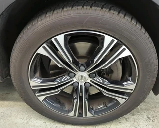 Volvo XC40 Navigatie Trekhaak Leder Stoelverwarming Intellisafe  Suround Camera 19 Inch Velgen Led Koplampen NL Auto Plug In Hybride 1e Eigenaar - afbeelding nr 11