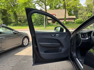 Volvo XC60 Volvo XC60 2.0 Recharge T6 AWD Business Pro Airco/Automaat/Stoelverw./Camera - afbeelding nr 8