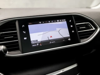 Peugeot 308 Peugeot 308 SW 1.2 PureTech Sport Automaat (PANORAMADAK, APPLE CARPLAY, GROOT. NAVI, 360 CAMERA, SPORTSTOELEN, GETINT GLAS, CRUISE, NIEUWE APK, NIEUWSTAAT) - afbeelding nr 26