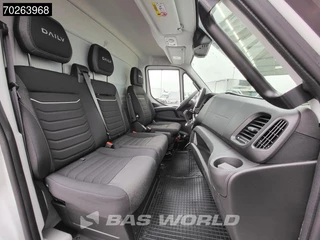 Iveco Daily Iveco Daily 35S18 3.0L Automaat Schuifzeilen met Laadklep ACC Navi Bakwagen Schuifzeil Zeilen Koffer Meubelbak 28m3 Airco - afbeelding nr 12