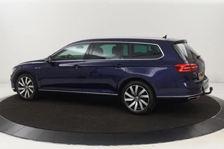 Volkswagen Passat Volkswagen Passat 1.4 TSI PHEV GTE | Head-Up | Stoelverwarming | 360 camera | Trekhaak | Keyless | Carplay | Dynamic Chassis Control | Full LED | Massage | Navigatie | Active Info Display - afbeelding nr 2