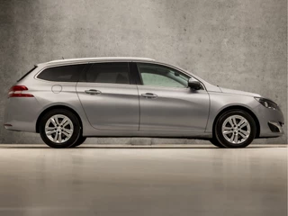 Peugeot 308 (PANORAMADAK, NAVIGATIE, CLIMATE, LEDER/ALCANTARA, CAMERA, LED KOPLAMPEN, SPORTSTOELEN, PARKEERSENSOREN, CRUISE, NIEUWE APK, NIEUWSTAAT) - afbeelding nr 4
