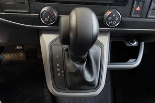 Volkswagen Transporter Volkswagen Transporter 150pk Automaat L2H1 28 Highline Navigatie Apple Carplay Cruise control Airco 3-Zits Euro6 - afbeelding nr 23