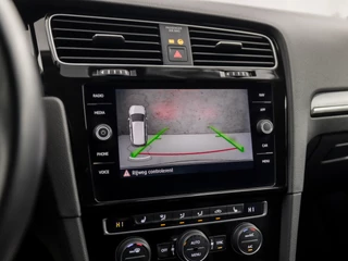 Volkswagen Golf 150Pk Automaat (DIGITAL COCKPIT, APPLE CARPLAY, GROOT NAVI, ALCANTARA, STOELVERWARMING, MASSAGE, CAMERA, GETINT GLAS, KEYLESS, ADAPTIVE CRUISE, NIEUWE APK - afbeelding nr 13