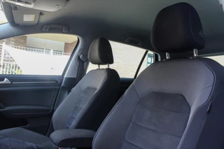 Volkswagen Golf Volkswagen Golf 1.4 TSI Highl Busi R-line | ACC | Camera | Stoel VW | Carplay - afbeelding nr 4