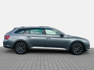 Škoda Superb Skoda Superb Combi 1.4 TSI iV 218pk Laurin & Klement | Leder | Panoramadak | 360 Camera | Trekhaak - afbeelding nr 2
