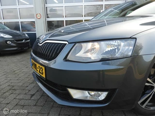 Škoda Octavia Skoda Octavia Combi 1.4 TSI Greentech Elegance - afbeelding nr 2