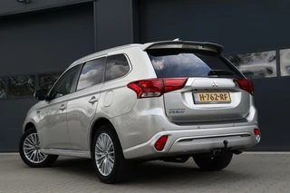 Mitsubishi Outlander Mitsubishi Outlander 2.4 PHEV Intense AWD Trekhaak AppleCarplay Leder/Alcantara Pdc Chroom Lmv 108000KM BJ2020 - afbeelding nr 3