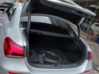 Mercedes-Benz A-Klasse Mercedes-Benz A-Klasse 250e Plug-In Hybrid Luxury Line | Origineel NL | Navi | Apple Carplay+Android Auto | Clima | Cruise | Stoelverwarming | Pdc V+A+Assist+Camera | Privacy Glass | 17''lm - afbeelding nr 37