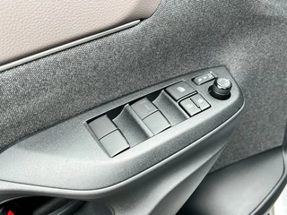 Toyota Yaris Cross Toyota Yaris Cross 1.5 Hybrid Executive Automaat | Navi | JBL | HUD | ACC | NL auto - afbeelding nr 13