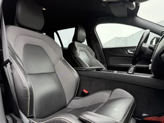 Volvo V60 Volvo V60 2.0 B4 Aut. 197pk MHEV R-Design | Navi | Camera | Trekhaak | Memory | - afbeelding nr 11