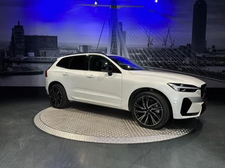 Volvo XC60 Volvo XC60 2.0 T6 Plug-in hybrid AWD Plus Dark *Pano*HKSound*Leder*Memory* - afbeelding nr 3