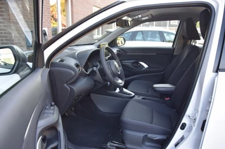 Toyota Yaris Toyota Yaris 1.5 HYBRID NIEUW! AUTOMAAT/CAMERA/ADAP. CRUISE/ - afbeelding nr 10