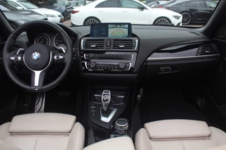 BMW 2 Serie BMW 2 Serie Cabrio M240i xDrive High Exe. M Sport / Camera / Leder / Harman Kardon / 18'' / Keyless / Navigatie / Stuurverwarming / DAB / Windscherm / Stoelverwarming / Cruise Control - afbeelding nr 2