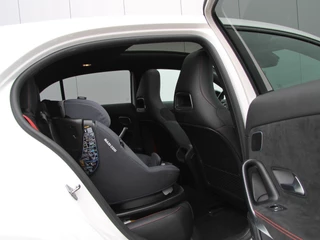 Mercedes-Benz A-Klasse Mercedes-Benz A-Klasse A35 AMG 306pk 4MATIC | Pano | Burmester - afbeelding nr 19