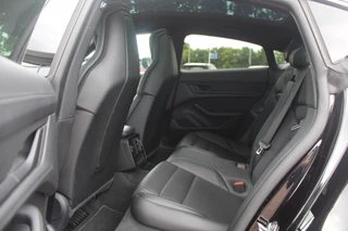 Porsche Taycan Porsche Taycan Performance 84 kWh / Panoramadak / Camera / Passenger Display / 20'' / Luchtvering / Sportchrono / Stoelventilatie / Stuurverwarming / Dodehoek / Apple CarPlay / Stoelverwarming / Cruise Control - afbeelding nr 11