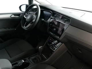 Volkswagen Touran Volkswagen Touran 1.5 TSI 150PK 7P CARPLAY NAVI CAMERA LED ELEK.KLEP VIR.COCKPIT DODE.HOEK DET. STOELVERW KEYLESS 7P 7PERS 11/2024 
