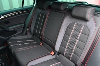 Volkswagen Golf Volkswagen Golf 2.0 TSI GTI Clubsport 265PK Dynaudio/Camera/19''/DSG - afbeelding nr 12