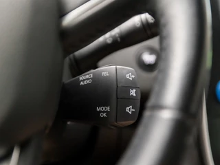 Renault Scénic Renault Scénic 1.2 TCe Sport Collection (APPLE CARPLAY, GROOT NAVI, LEDER, CAMERA, TREKHAAK, SPORTSTOELEN, GETINT GLAS, KEYLESS, PARKEERSENSOREN, NIEUWE APK, NIEUWSTAAT) - afbeelding nr 21