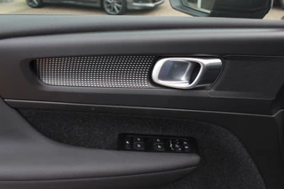 Volvo XC40 Volvo XC40 1.5 T5 Recharge R-Design / Trekhaak / Panoramadak / Camera / Navigatie / 19'' / Leder&Alcantara / Getint glas / DAB / ACC / Stoelverwarming - afbeelding nr 28