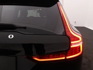Volvo V60 Volvo V60 2.0 T6 Essential Edition | Driver Assist | Leder | Climate | 19