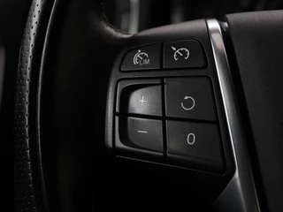 Volvo V60 Volvo V60 1.5 T3 R-Design | Stoelverwarming | Xenon |  Leder/Alcantara | Navigatie | Trekhaak | Parkeerhulp | Climate control | Cruise control - afbeelding nr 15