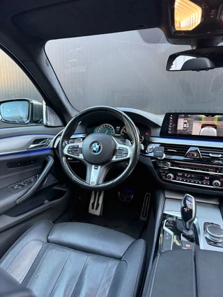BMW 5 Serie BMW 5-serie M550i xDrive M-Pakket|Pano|Softclose|B&W|Alcantara|360|Leder - afbeelding nr 3