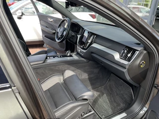 Volvo XC60 Volvo XC60 2.0 T6 Plug-in hybrid 340 pk AWD R-Design Trekhaak Panoramadak Camera Bliss Full Led Koplampen Harman Kardon Audio Stoel+ stuur + voorruitverwarming  1e Eigenaar Pine Grey Metallic - afbeelding nr 20