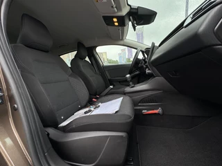 Renault Clio Renault Clio 1.0 TCe Zen NL AUTO / 4-SEIZOENENBANDEN / NAVI / CRUISE / PARKEERSENSOREN ACHTER / CARPLAY - afbeelding nr 32