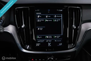 Volvo V60 Volvo V60 2.0 T8 Recharge AWD R-Design | NL auto | DAB+ | CarPlay | Adaptive | Blis | Rijklaar | - afbeelding nr 26