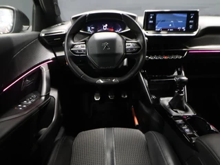 Peugeot 2008 Peugeot 2008 1.2 PureTech GT [APPLE CARPLAY, DIGITAL DASH, SFEERVERLICHTING, TREKHAAK AFNEEMBAAR, CAMERA, CLIMATE CONTROL, HALF LEDER, DODEHOEK DETECTOR, NAVIGATIE, NIEUWSTAAT] - afbeelding nr 4
