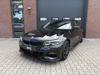 BMW 3 Serie BMW 3-serie 330i High Executive, M Pakket, Schuifdak, 19