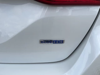 Peugeot 308 Peugeot 308 SW 1.6 BlueHDI 120 pk Blue Lease Executive Pack Trekhaak Panoramadak Camera Parkeersensoren DAB Clima en Cruise Control Wit Metallic Nette auto zuinige Euro 6 Diesel Station - afbeelding nr 23