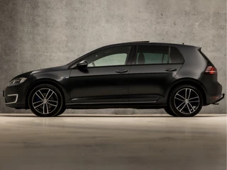 Volkswagen Golf Volkswagen Golf 1.4 TSI GTE 204Pk Automaat (SCHUIFDAK, NAVIGATIE, CLIMATE, CAMERA, GETINT GLAS, SPORTSTOELEN, LED KOPLAMPEN, CRUISE, NIEUWE APK, NIEUWSTAAT) - afbeelding nr 2